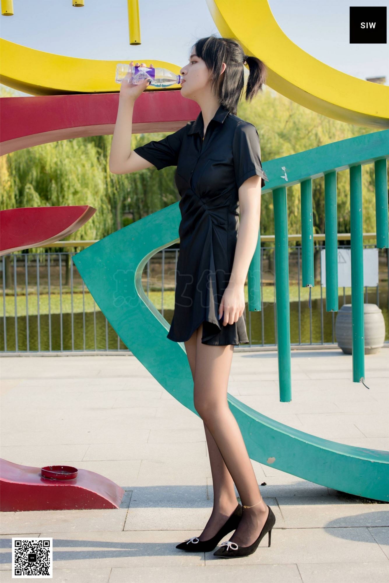 SIW斯文传媒 091 思琪 真丝修身超短低腰裙